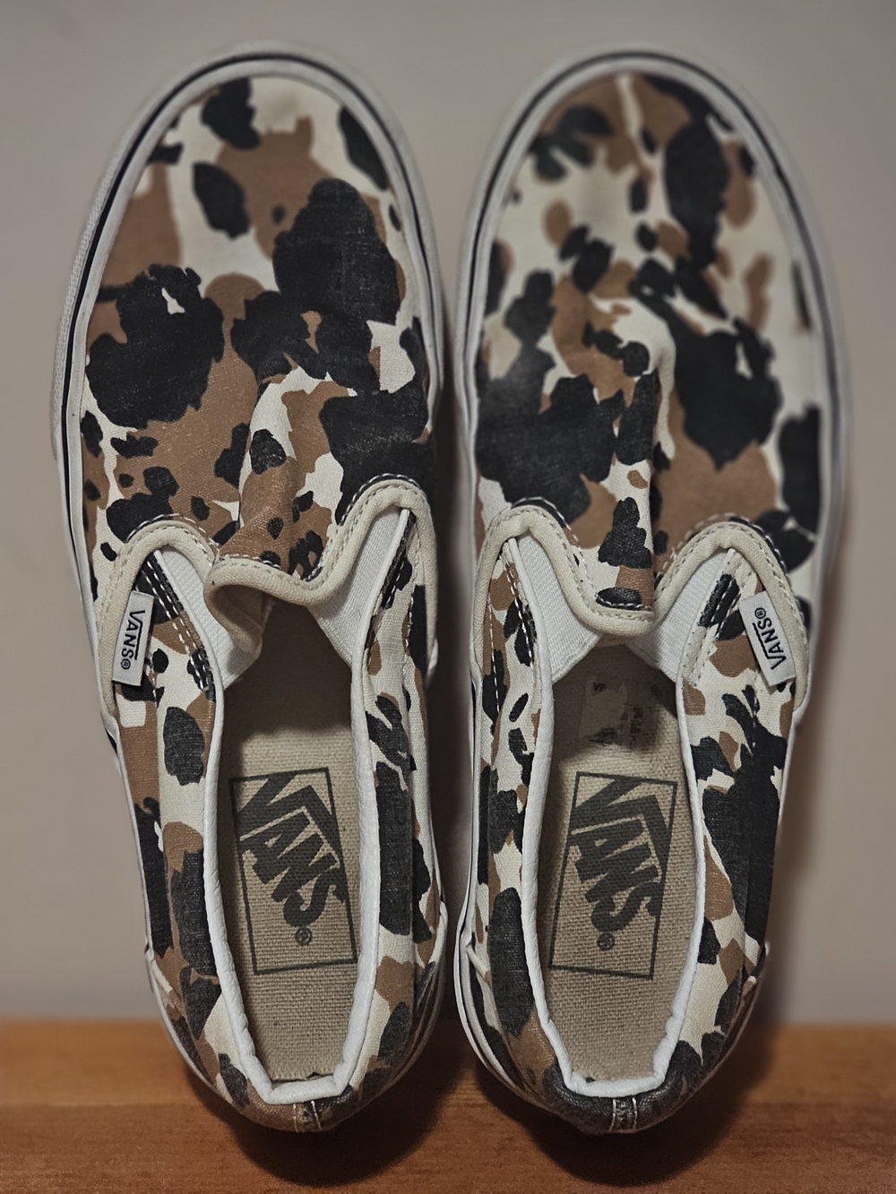 Vans Slip-On Sneakers in Cow Print Mens 6/Womens 7.5